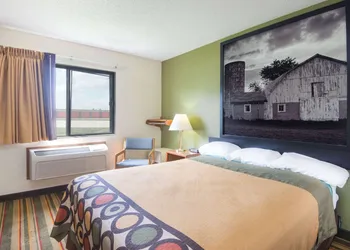 Super 8 by Wyndham El Dorado hotel thumbnail 4