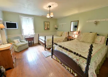 The Pines of Dresden B&B hotel thumbnail 3
