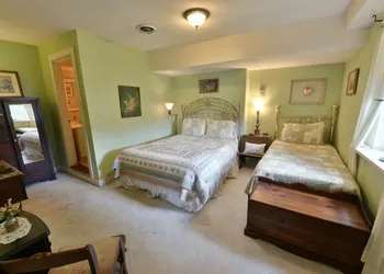 The Pines of Dresden B&B hotel thumbnail 6