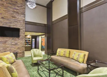 La Quinta Inn by Wyndham Austin North hotel thumbnail 2