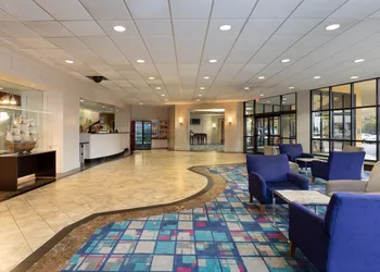 La Quinta Inn & Suites by Wyndham Secaucus Meadowlands hotel thumbnail 4