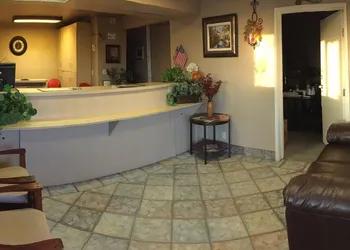 Hilltop Inn & Suites hotel thumbnail 2