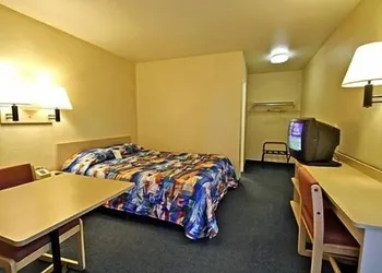 Hilltop Inn & Suites hotel thumbnail 8