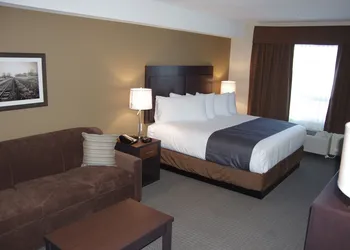 Best Western Plus Lacombe Inn & Suites hotel thumbnail 3