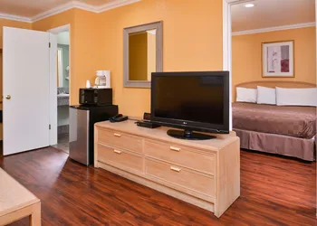 Americas Best Value Inn & Suites Clearlake Wine Country hotel thumbnail 6