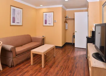 Americas Best Value Inn & Suites Clearlake Wine Country hotel thumbnail 7