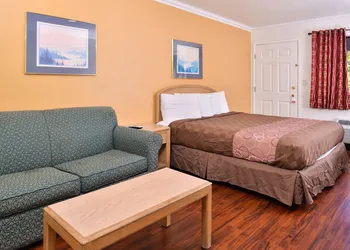 Americas Best Value Inn & Suites Clearlake Wine Country hotel thumbnail 8