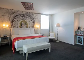 SAHARA Las Vegas hotel thumbnail 7