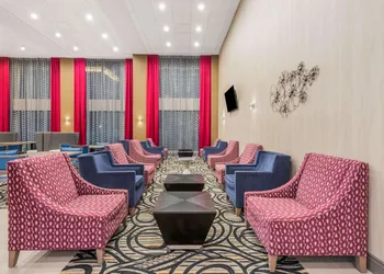 La Quinta Inn & Suites by Wyndham Aberdeen-APG hotel thumbnail 2