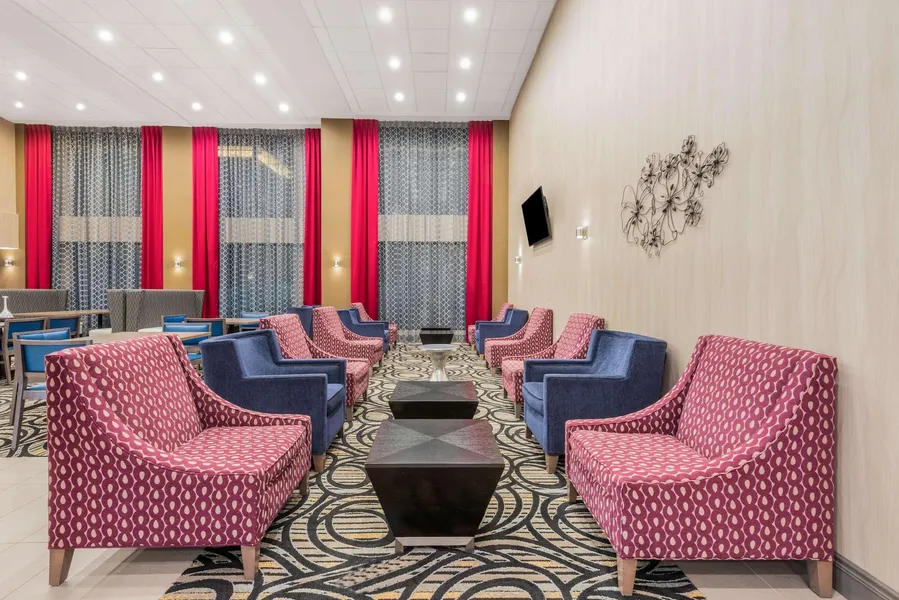 La Quinta Inn & Suites by Wyndham Aberdeen-APG hotel detail image 2