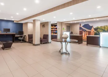 La Quinta Inn & Suites by Wyndham Aberdeen-APG hotel thumbnail 3