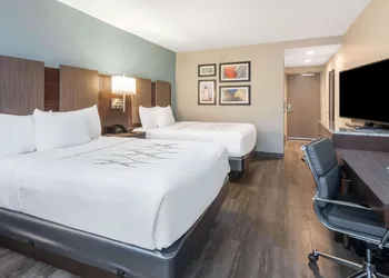 La Quinta Inn & Suites by Wyndham Aberdeen-APG hotel thumbnail 6