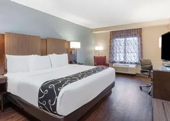 La Quinta Inn & Suites by Wyndham Aberdeen-APG hotel thumbnail 7