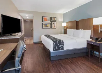 La Quinta Inn & Suites by Wyndham Aberdeen-APG hotel thumbnail 8