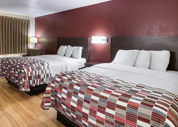 Red Roof Inn & Suites Commerce - Athens hotel thumbnail 6
