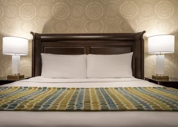 Ayres Hotel Seal Beach - Cypress hotel thumbnail 7