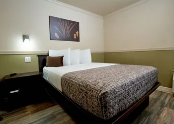 Family Garden Inn & Suites hotel thumbnail 3