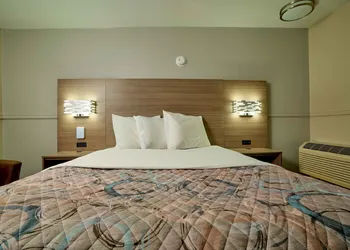 Family Garden Inn & Suites hotel thumbnail 5