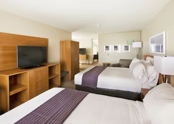 Holiday Inn Express & Suites Hot Springs by IHG hotel thumbnail 4