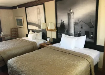 Super 8 by Wyndham Mackinaw City/Beachfront Area hotel thumbnail 3