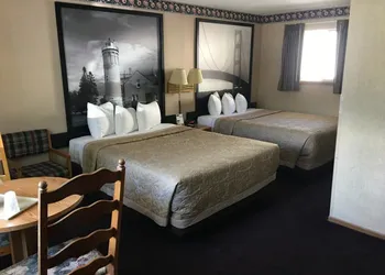 Super 8 by Wyndham Mackinaw City/Beachfront Area hotel thumbnail 4