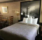 Super 8 by Wyndham Mackinaw City/Beachfront Area hotel detail image 5