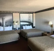 Super 8 by Wyndham Mackinaw City/Beachfront Area hotel detail image 7