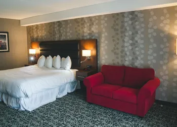 Ramada by Wyndham Jacksons Point hotel thumbnail 4
