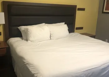 Ramada by Wyndham Jacksons Point hotel thumbnail 5