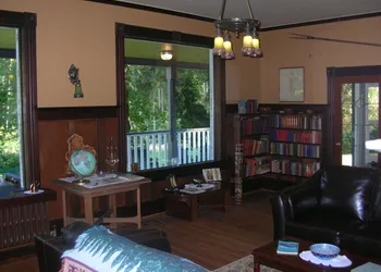 Sasquatch Crossing Eco Lodge B&B hotel thumbnail 3