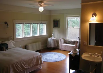 Sasquatch Crossing Eco Lodge B&B hotel thumbnail 4