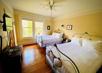 Sasquatch Crossing Eco Lodge B&B hotel thumbnail 5