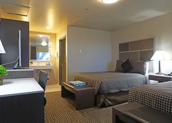 Crescent Bay Inn hotel thumbnail 7