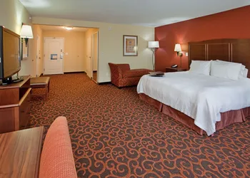 Hampton Inn & Suites Dickinson hotel thumbnail 6