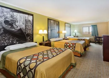 Super 8 by Wyndham Rochelle hotel thumbnail 3