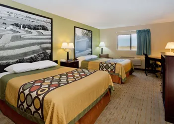 Super 8 by Wyndham Rochelle hotel thumbnail 6