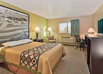 Super 8 by Wyndham Rochelle hotel thumbnail 7
