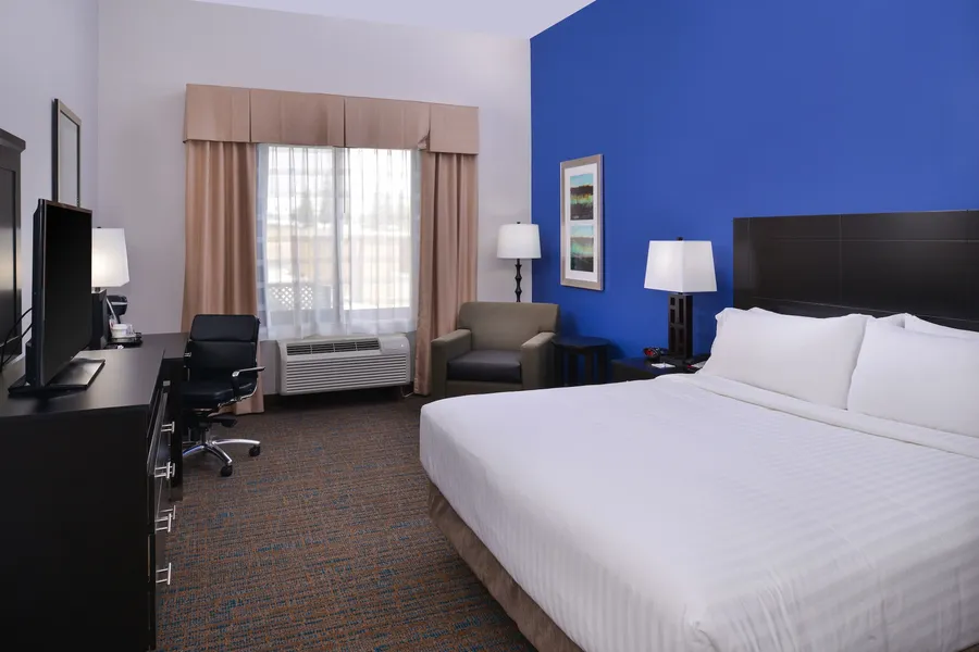 Holiday Inn Express & Suites Bakersfield Airport by IHG hotel detail image 2