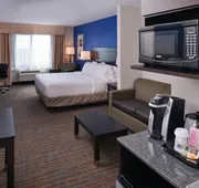 Holiday Inn Express & Suites Bakersfield Airport by IHG hotel detail image 4
