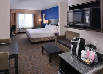 Holiday Inn Express & Suites Bakersfield Airport by IHG hotel thumbnail 4