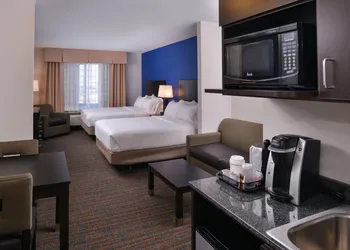 Holiday Inn Express & Suites Bakersfield Airport by IHG hotel thumbnail 5