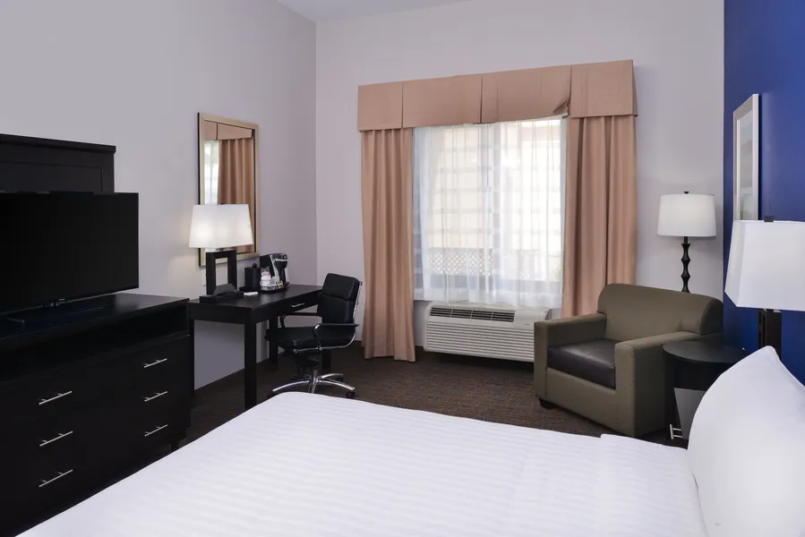 Holiday Inn Express & Suites Bakersfield Airport by IHG hotel detail image 6