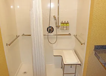 Holiday Inn Express & Suites Bakersfield Airport by IHG hotel thumbnail 8