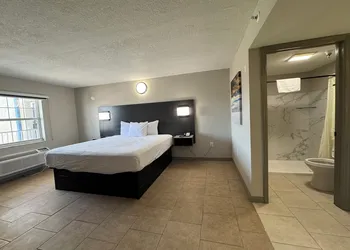Travelodge by Wyndham Venice hotel thumbnail 4