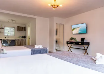 Beachside All Suites Hotel hotel thumbnail 4