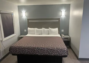 112 Motel hotel thumbnail 3