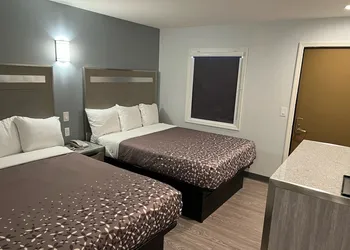112 Motel hotel thumbnail 5