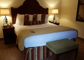 Los Arboles Hotel hotel thumbnail 5