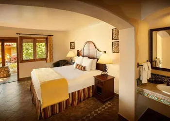 Los Arboles Hotel hotel thumbnail 6