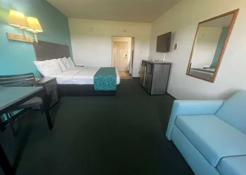 Howard Johnson by Wyndham Galveston hotel thumbnail 5